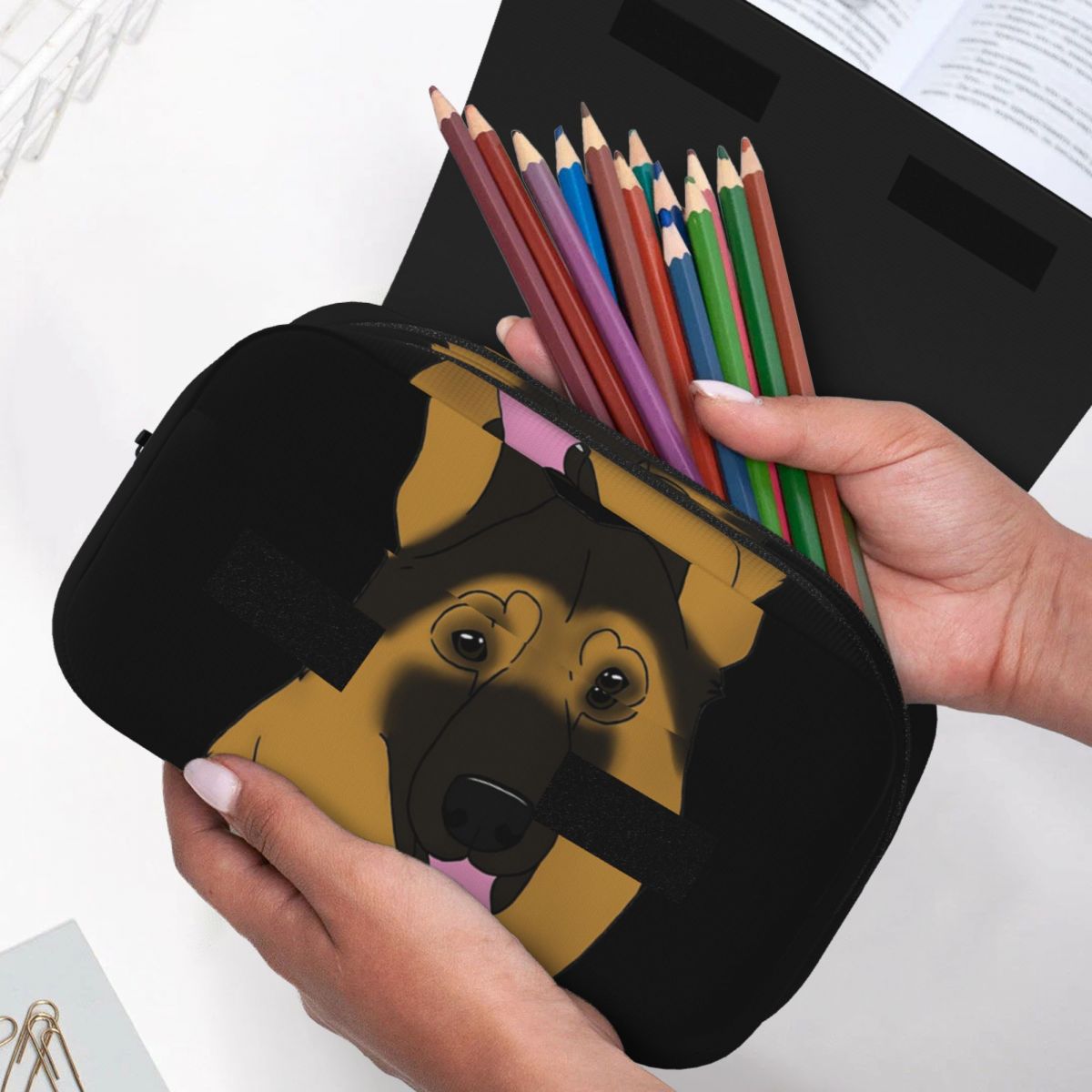 ジャーマン・シェパード犬のイラスト入りペンケース。学生へのプ - Tan Stationery & Office Supply のレビューと価格